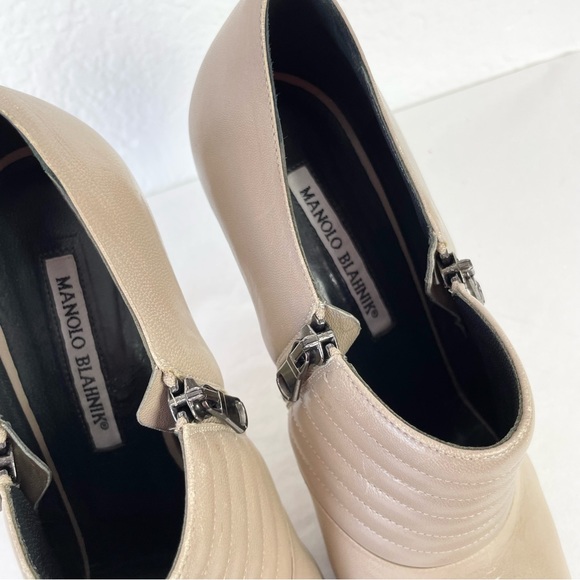 {Manolo Blahnik} Taupe Leather Zippered Peep-Toe Ankle Booties, Size 38.5 - Picture 4 of 9